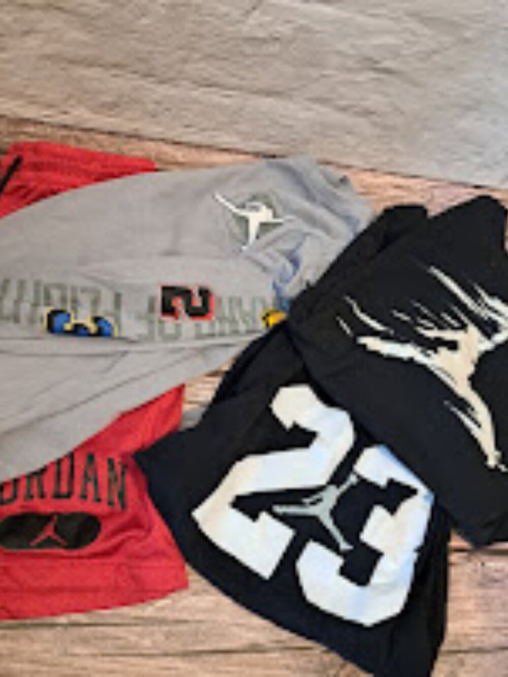 Jordan Boys clothing set kids Large 2 short sleeve 1 long‎ sleeve 1 shorts red